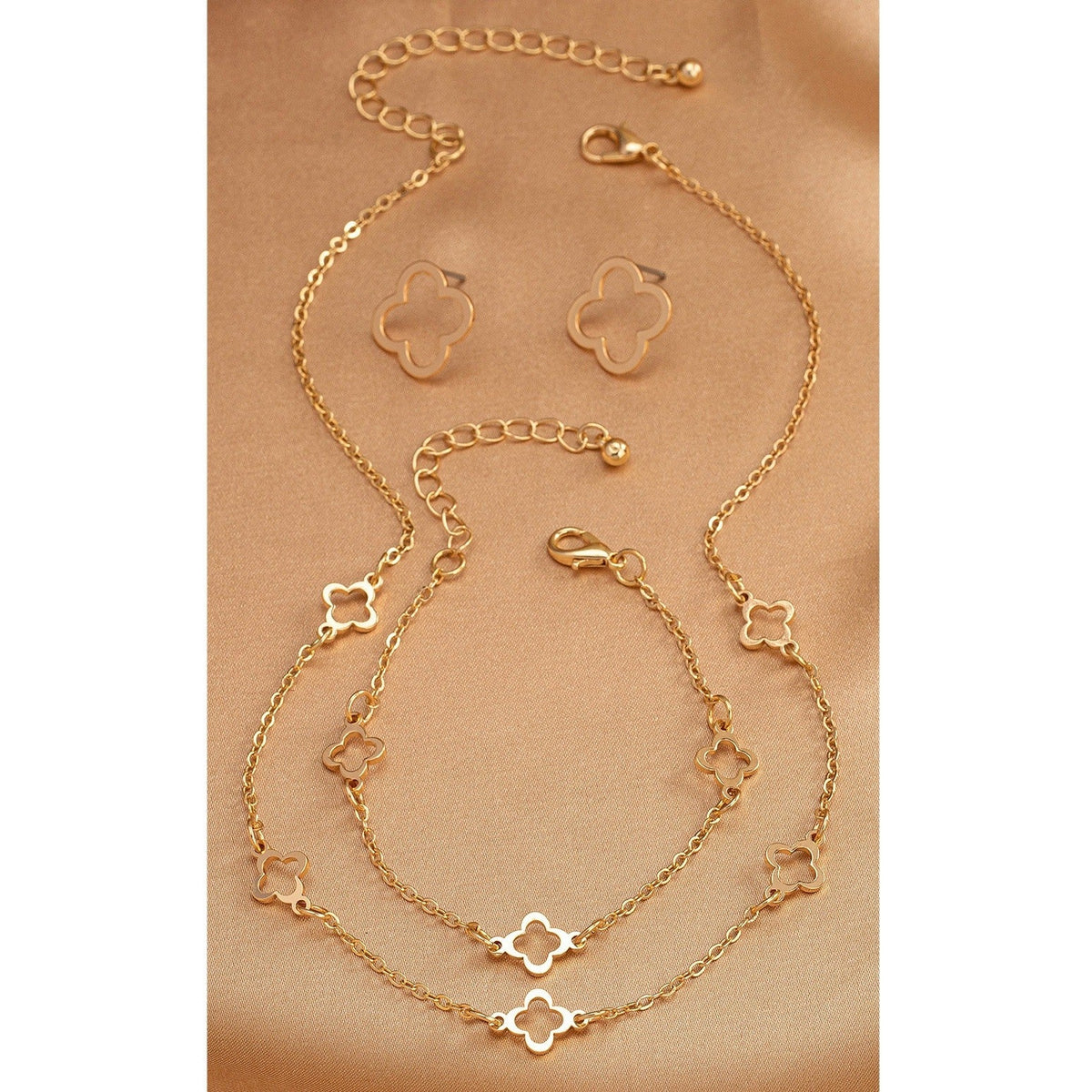 Clover Ear Three-piece Retro Style Fashionable Jewelry Set