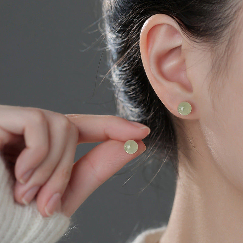 Women's Retro Style High Sense Niche Temperament Simple Compact Stud Earrings