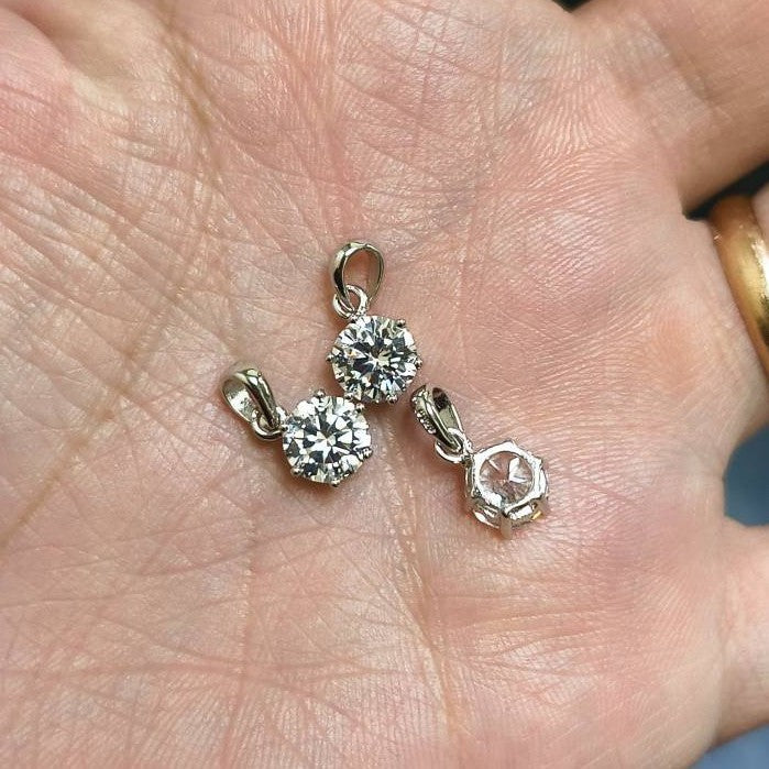 Sterling Sier Classic White Inlaid Zircon Moissanite Single Necklaces