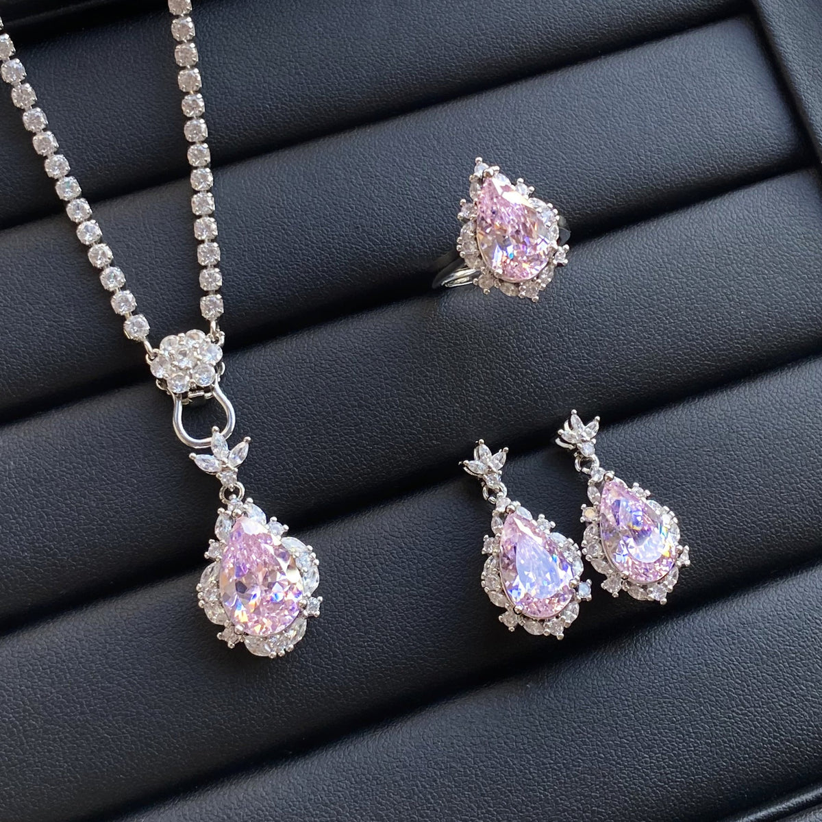 Pink Zircon Comparable To Ice Flower Drop-shaped Pendant