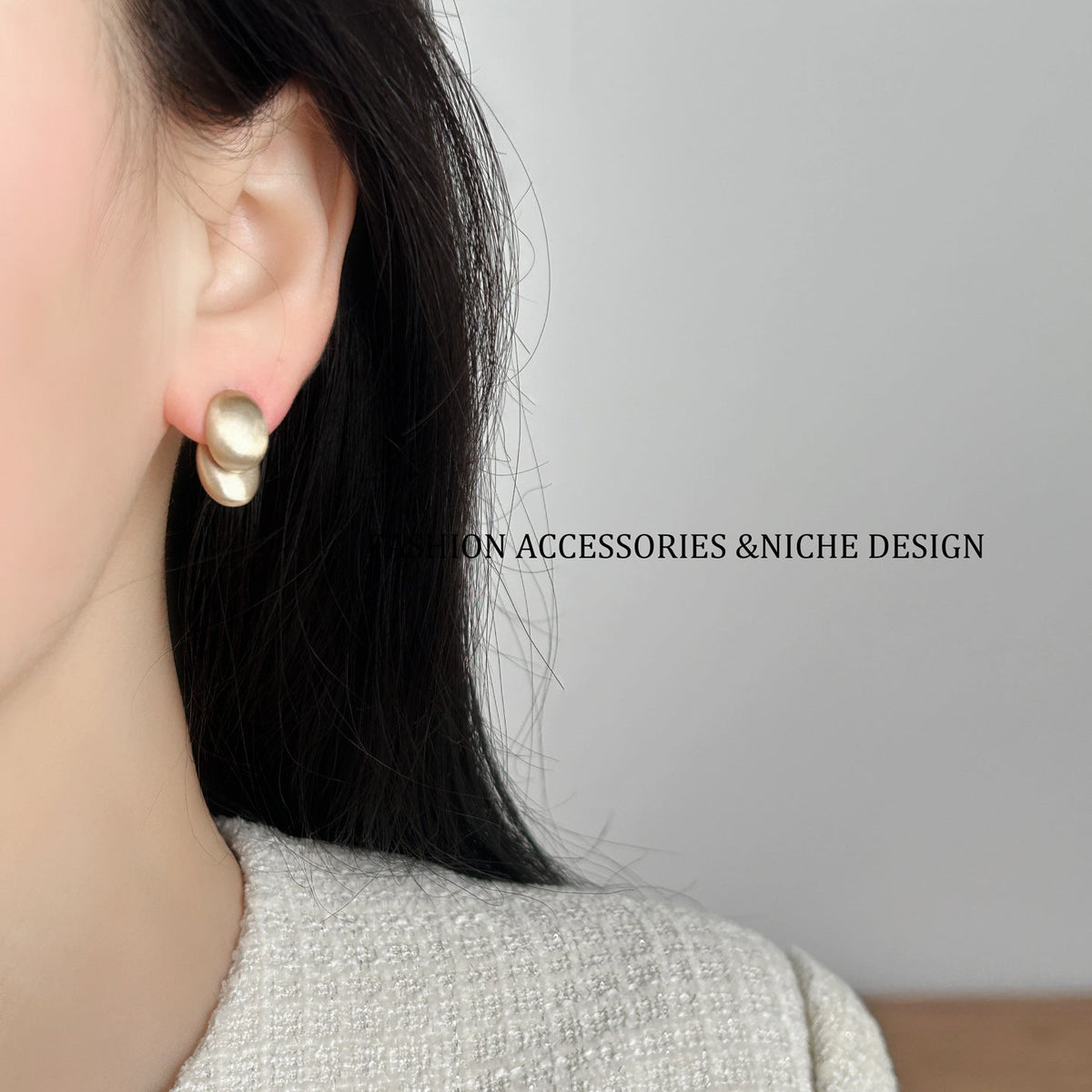 Metal Contrast Color Brushed Simple Elegant Two-way Light Luxury Minority Earrings