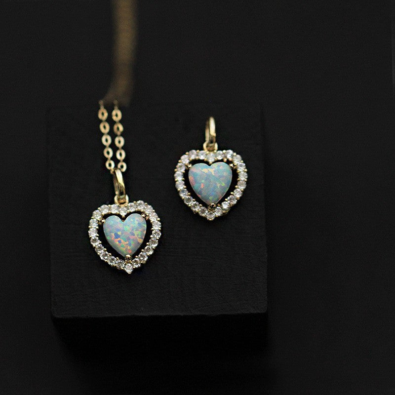 Women's Sier Gold-plated Exquisite Retro Gorgeous Imitation Opal Stone Love Necklaces