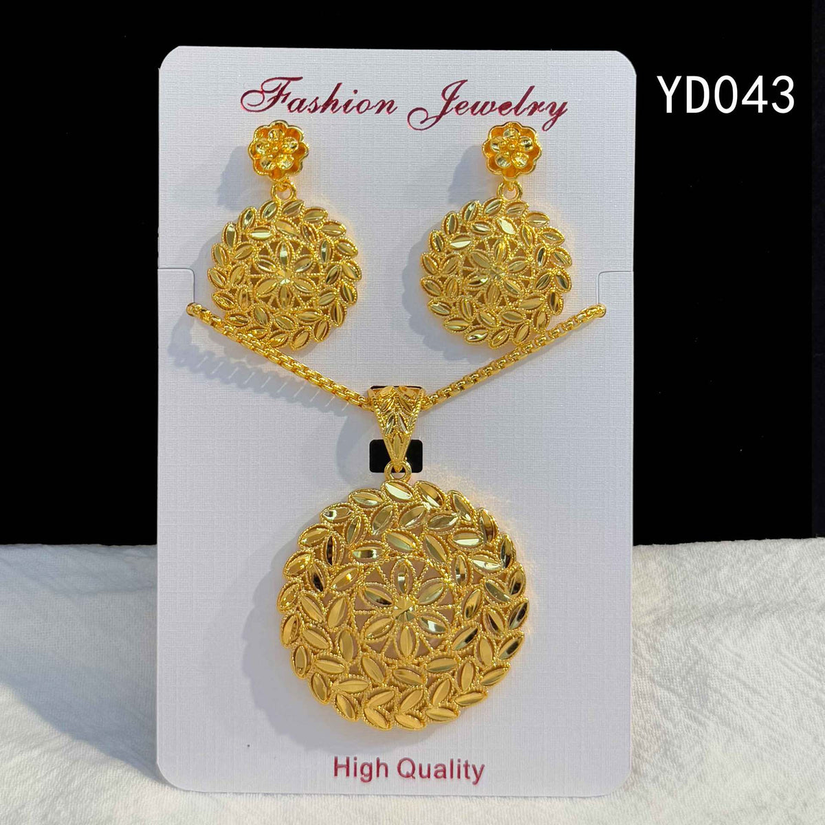 Retro Hollow Light Luxury Gold Love Plated Ethnic Jewelry Set
