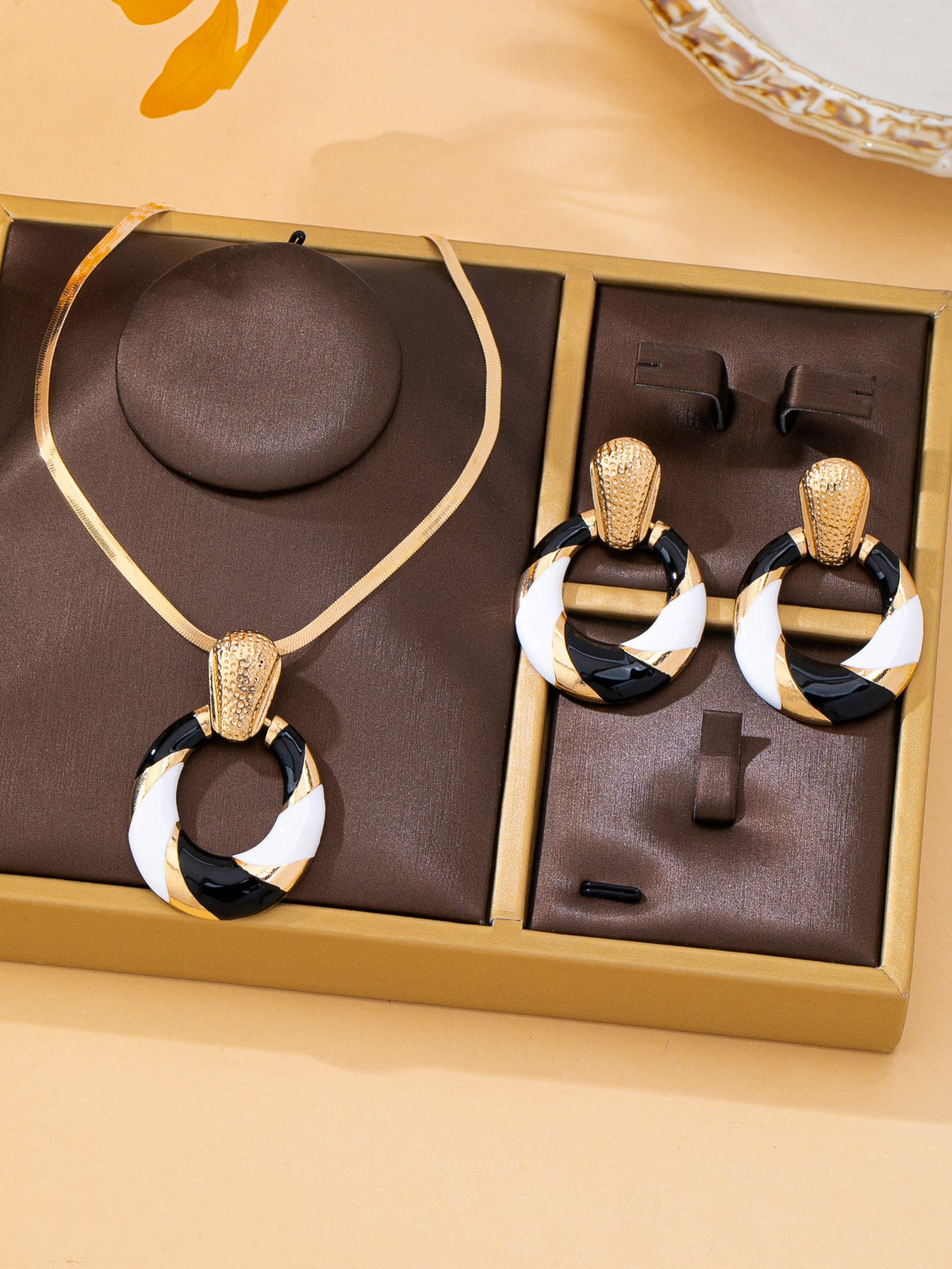 Color Matching Black White Oil Dripping Design Snake Bones Chain Jewelry Set