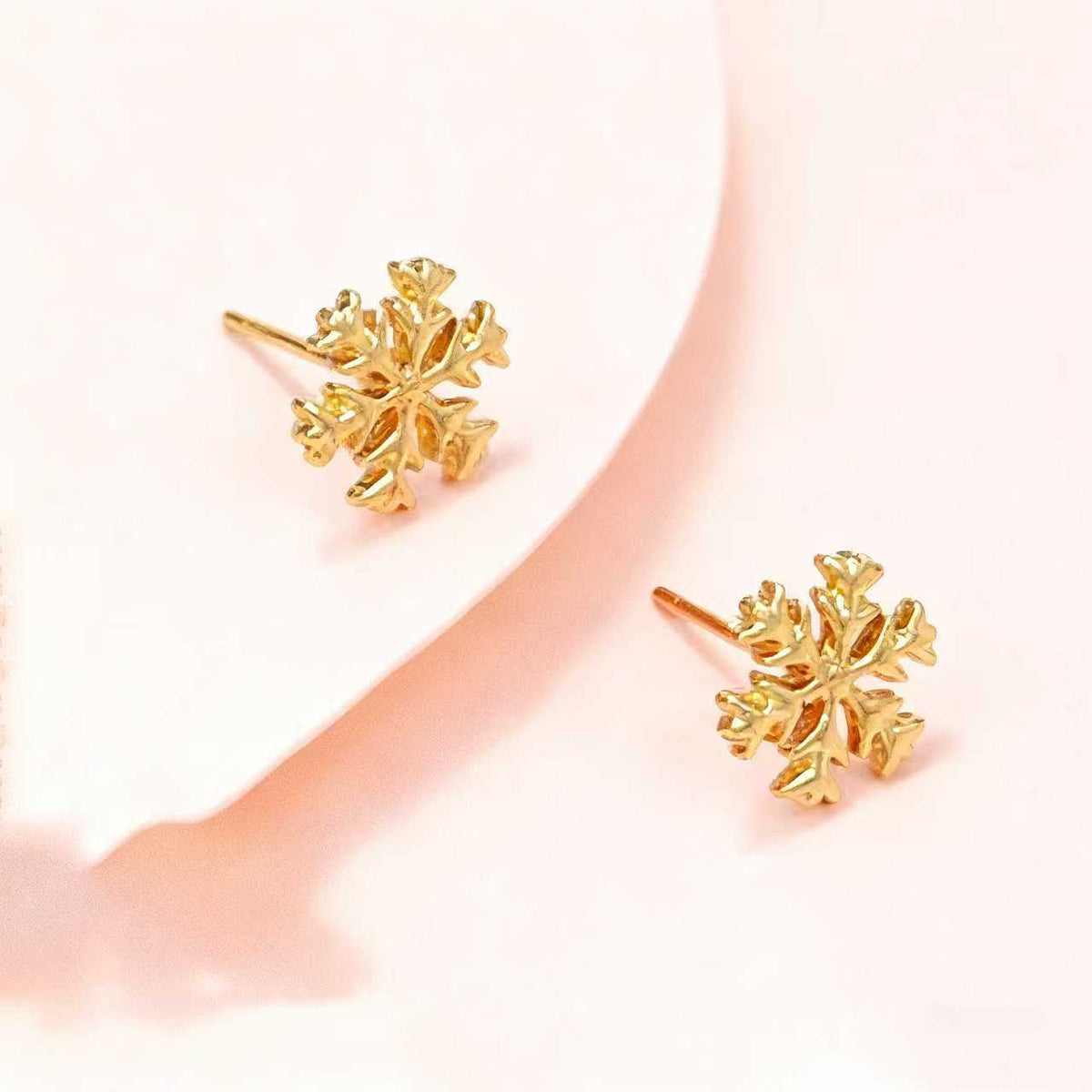 Women's Snowflake Ear Zinc Alloy Electroplated Light Luxury For Stud Earrings