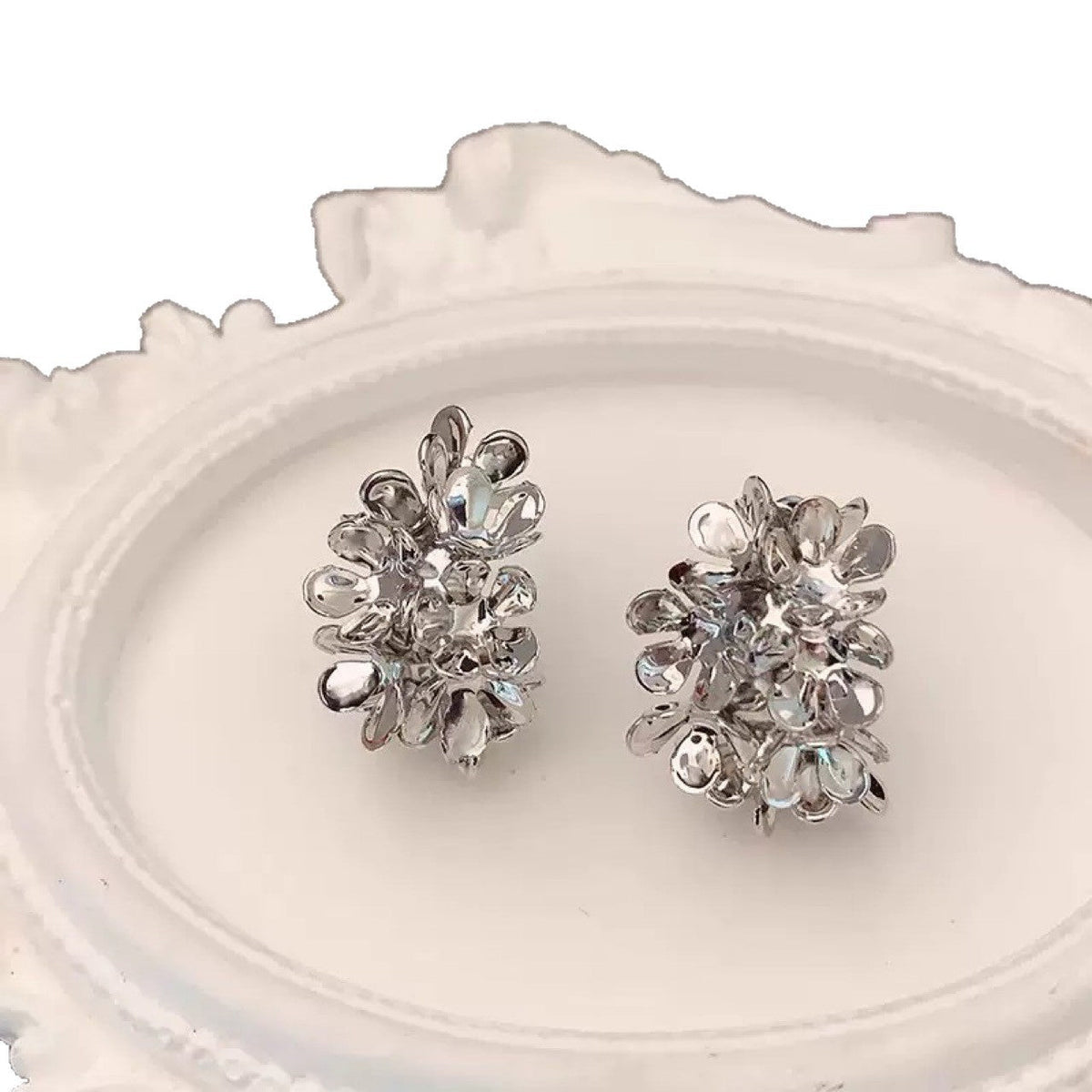 Women's Flowers Brocade Bunch Golden Shaped French Fashion High-grade Retro Refined Stud Earrings
