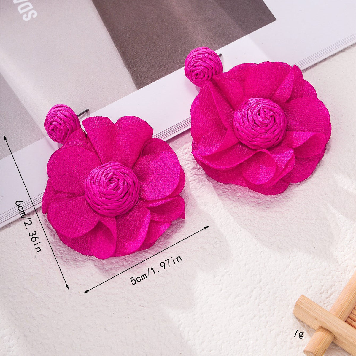 Women's High-grade Sweet Flowers Raffia Fashion Hand-knitted Earrings
