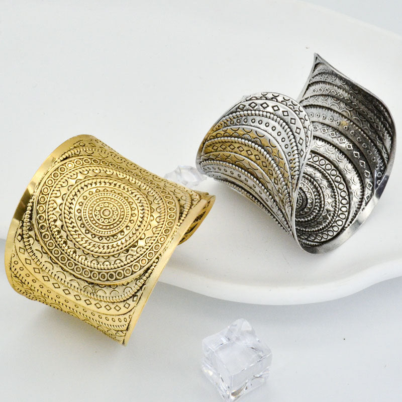 Sier Color Metal Open-ended Exaggerated Personalized Catwalk Bracelet