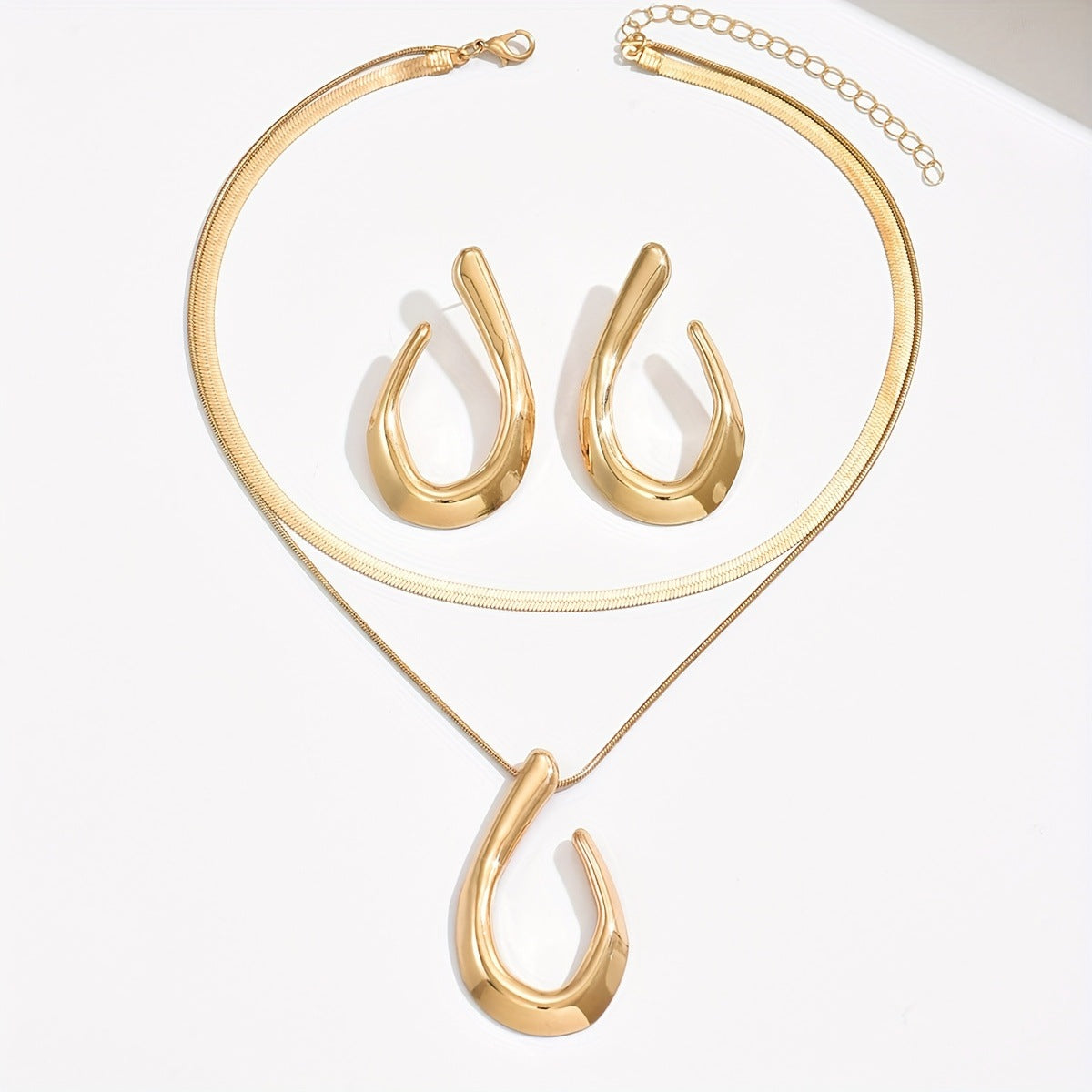 Women's Cold Style Gold Irregular Fashion Geometry Pattern Necklaces
