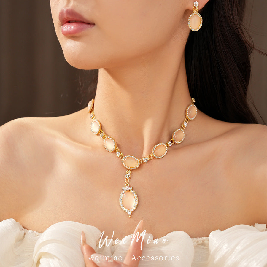 Diamond Resin Oval Light Luxury Minority Clavicle Chain Refined Necklaces