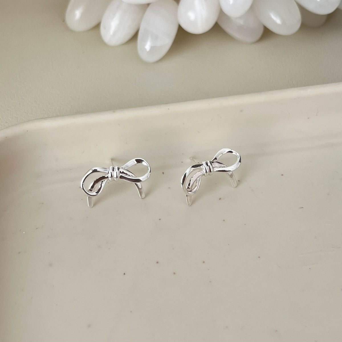 High-grade Sier Bow Affordable Luxury Fashion Elegant Commuter All Earrings