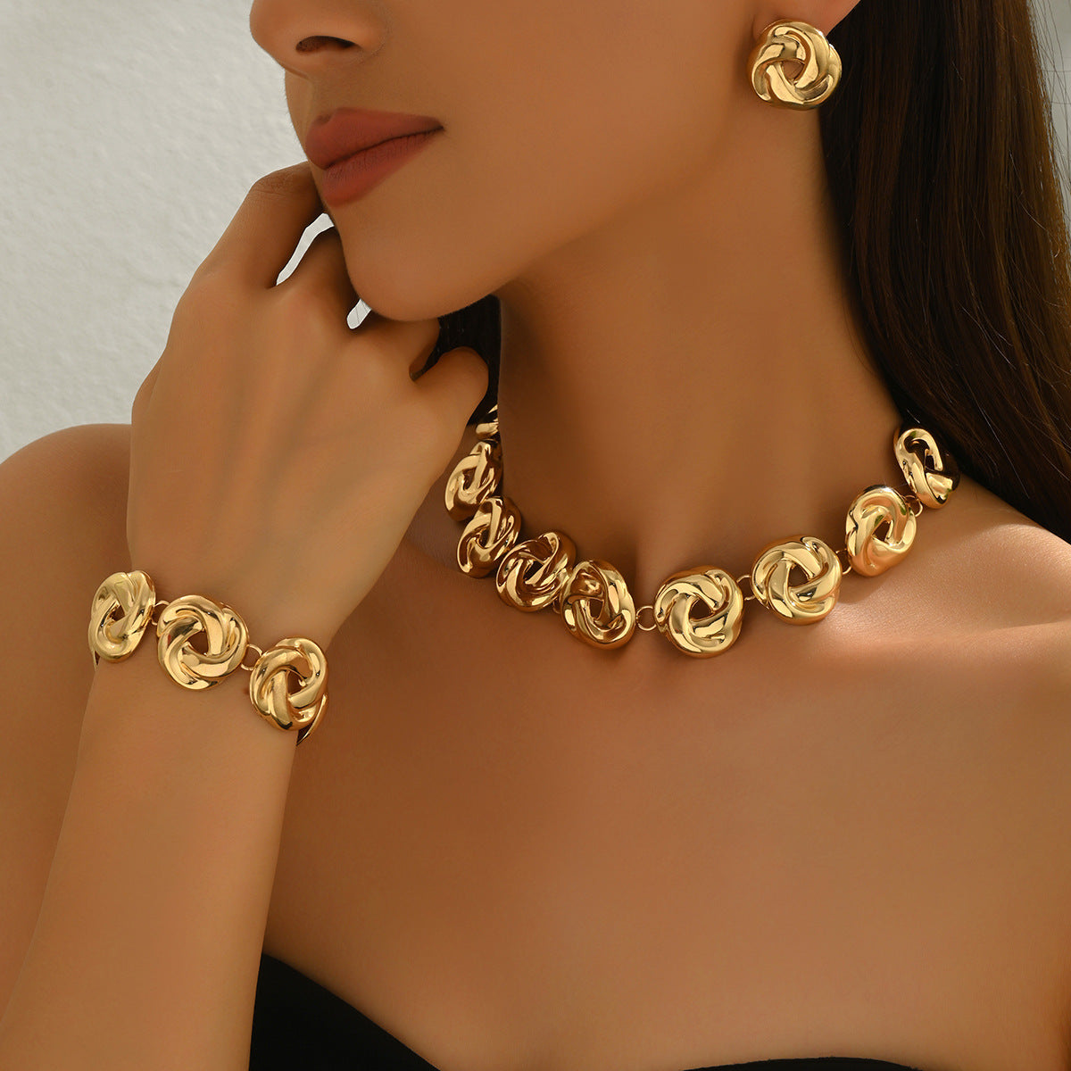 Comfortable Women's Hollow Twisted Design Chain Jewelry Set