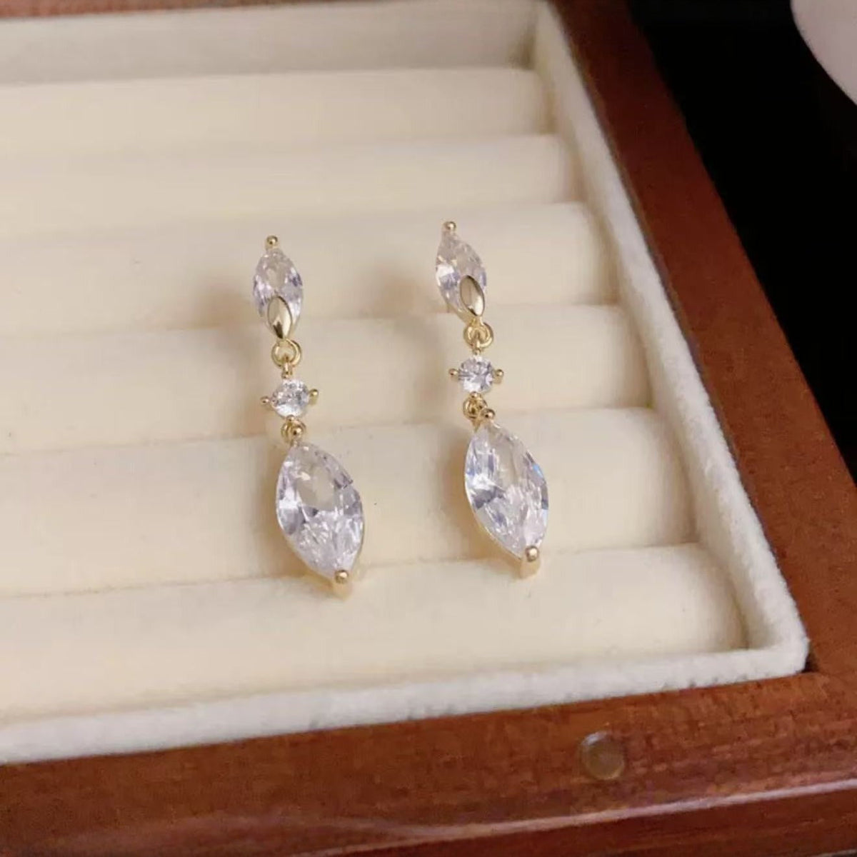 Women's Water Drop Zircon Light Luxury Temperament High-grade Stud Earrings