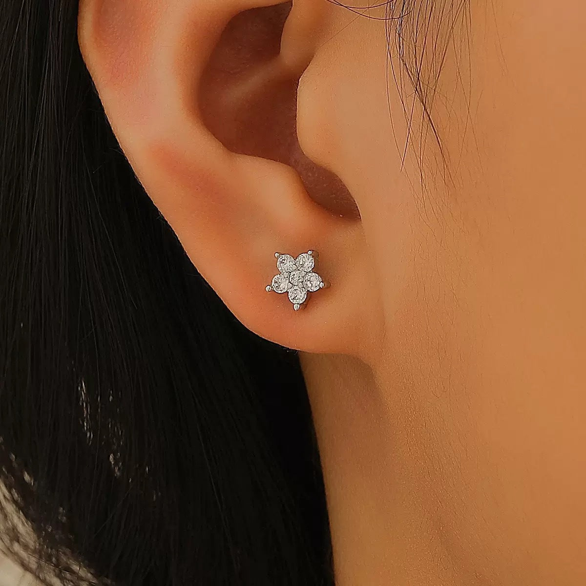 Light Luxury Flash Pentagram Niche High-grade Female Unique Stud Earrings