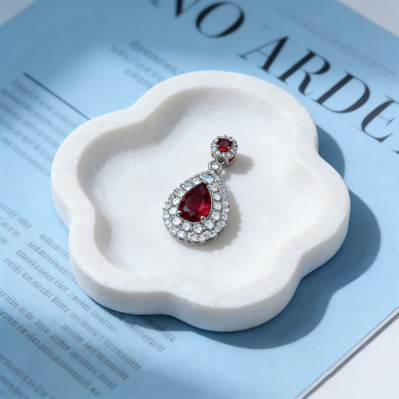 Ruby Light Luxury Advanced Titanium Steel Clavicle Pendant