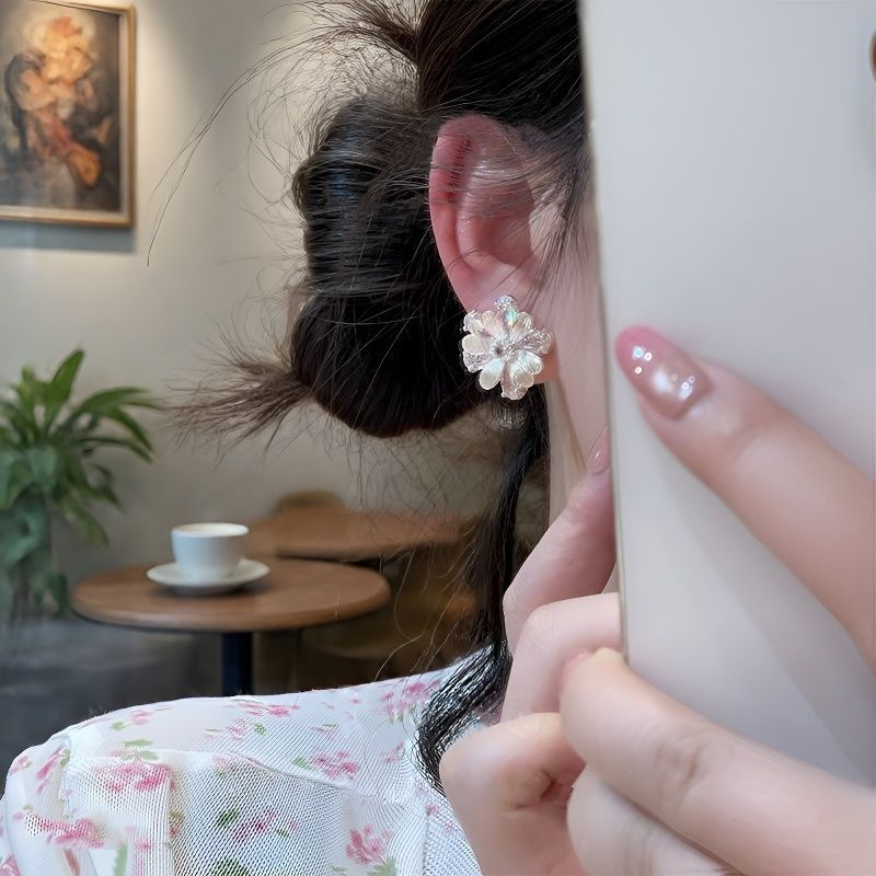 Flower Glaze Rhinestone Exquisite Female Design Sense Holiday Stud Earrings