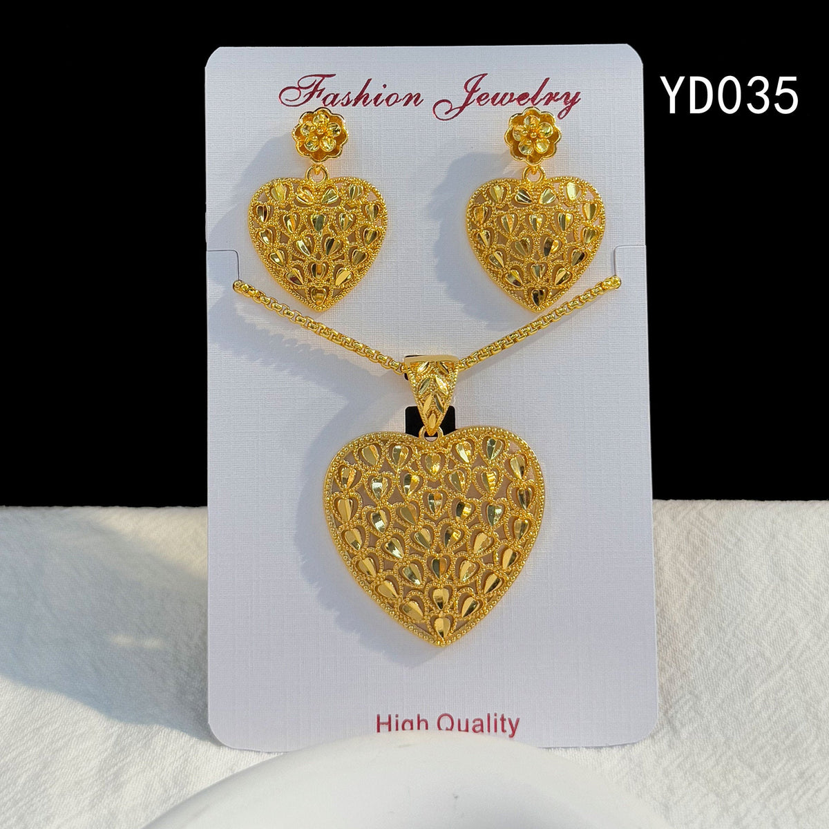 Retro Hollow Light Luxury Gold Love Plated Ethnic Jewelry Set