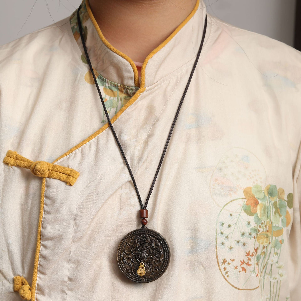 Auspicious Inlaid Carved Life Crafts Sales Pendant