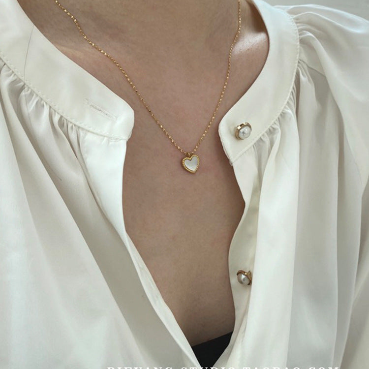 Women's Steel Double-sided Little Red Heart Shell Design Simple Green Clavicle Necklaces