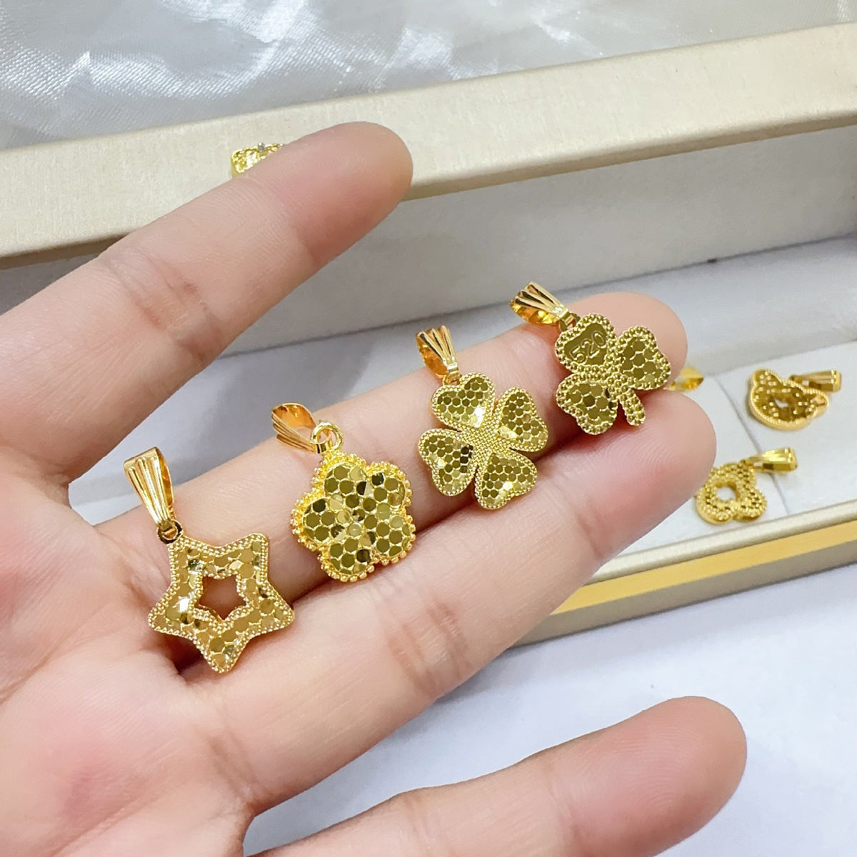 Store Flash Mush Ice Four-leaf Clover Female Vietnam Placer Craft Pendant