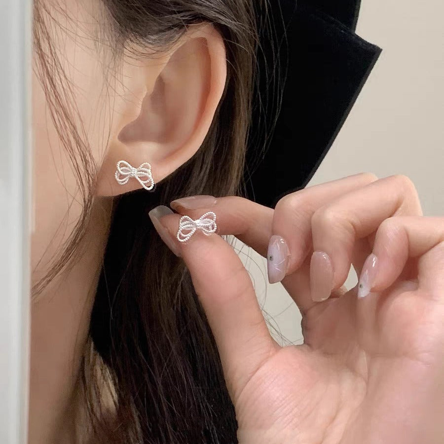 Daily Commuter Fresh Bends Hitches Bow Stud Earrings