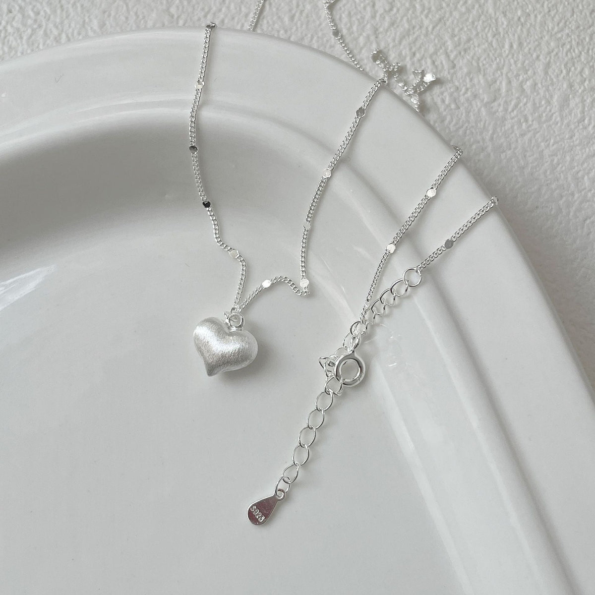Sier Frosted Heart Small Round Slice Simple Elegant Sweet Necklaces