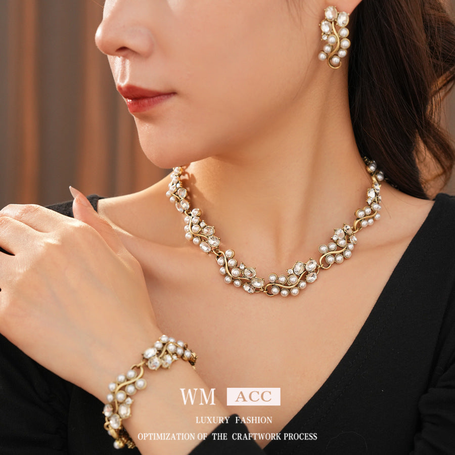 Pearl Light Luxury Minority Clavicle Chain Jewelry Set