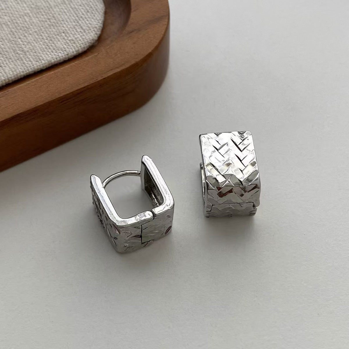 Retro Diamond Woven Geometric Square Ear Clip Earrings