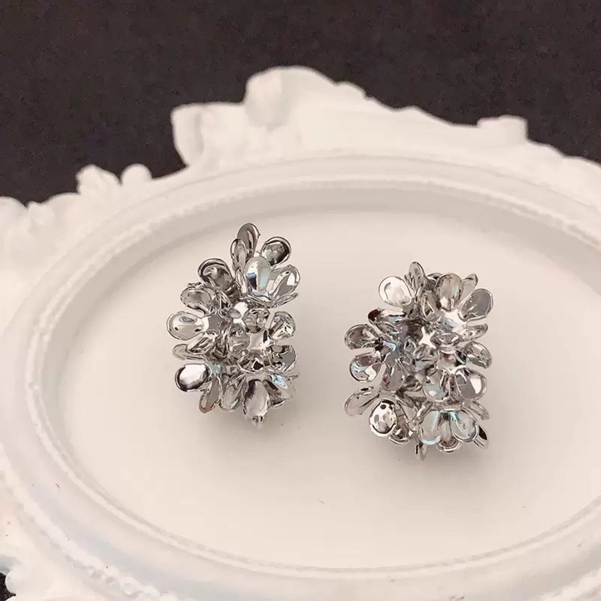 Women's Flowers Brocade Bunch Golden Shaped French Fashion High-grade Retro Refined Stud Earrings