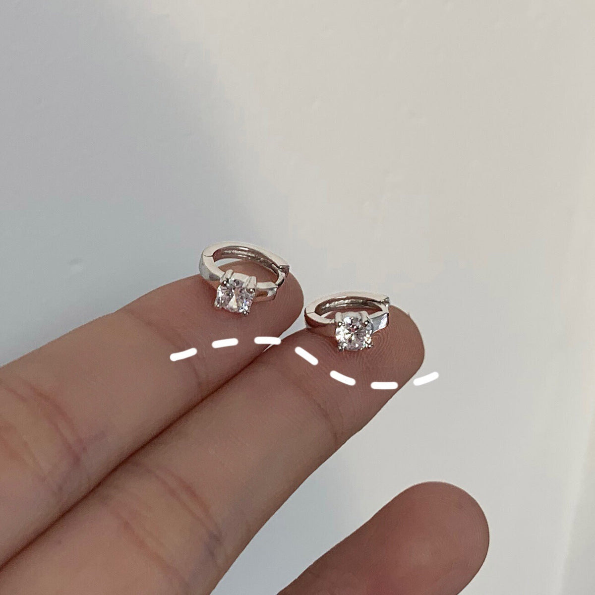 Women's Black White Zircon Simple Temperamental Fashion Earrings