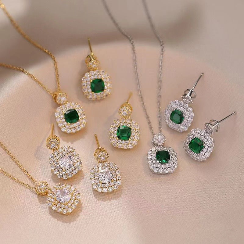 Luxury Aesthetic Design Clavicle Chain Vintage Pendant