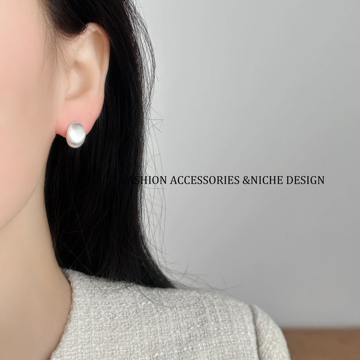 Metal Contrast Color Brushed Simple Elegant Two-way Light Luxury Minority Earrings