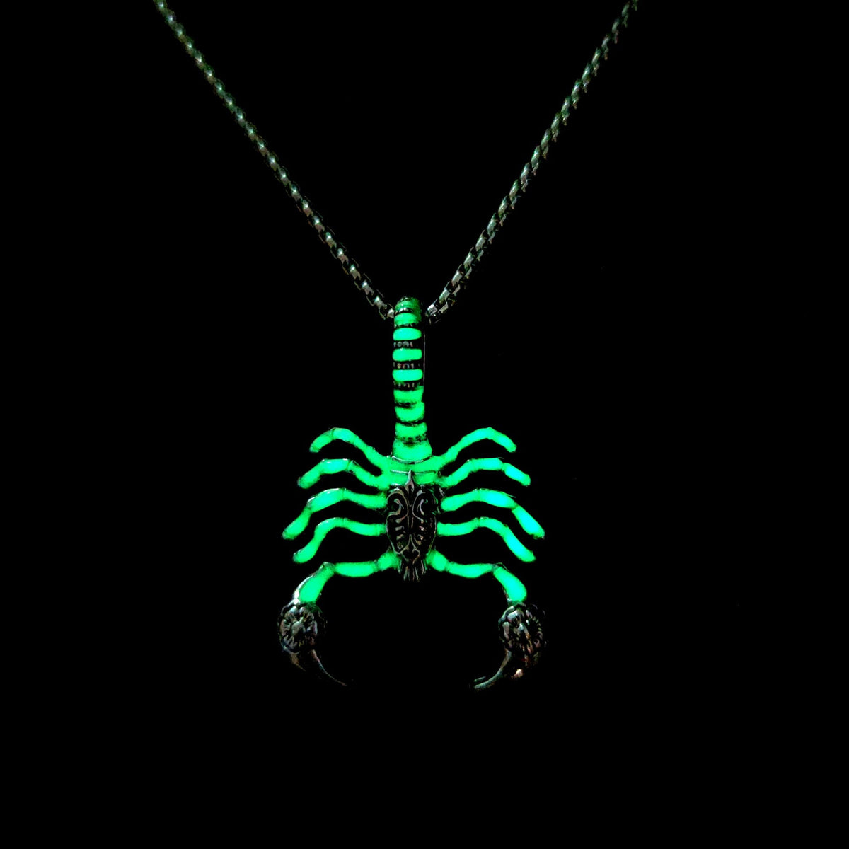 Men's Trendy Handsome Retro Scorpion King Luminous Versatile Personality Lucky Boyfriend Pendant