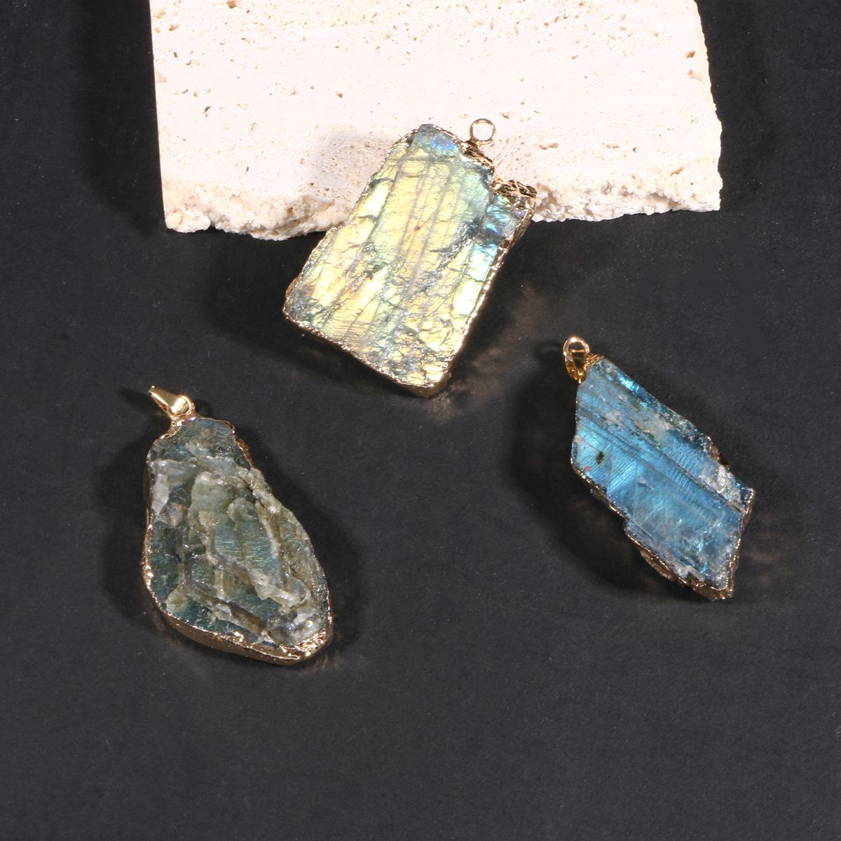 Natural Stone Rough Crystal Electroplated Gilding Labradorite Edging Personality With Pendant