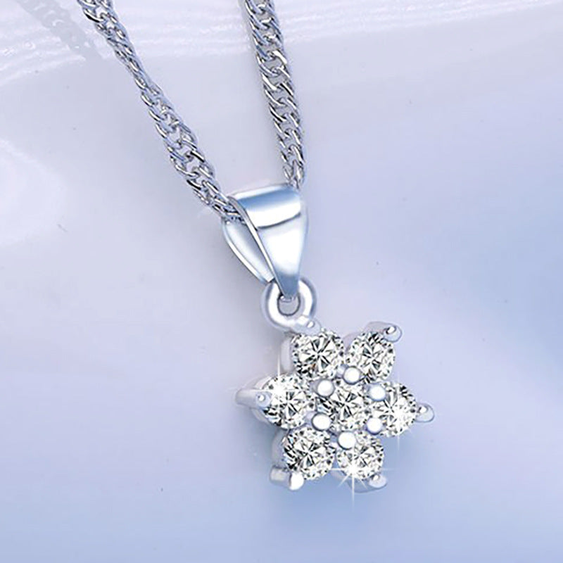 Women's Fashion Personality Snowflake Short Chain Literary Pendants