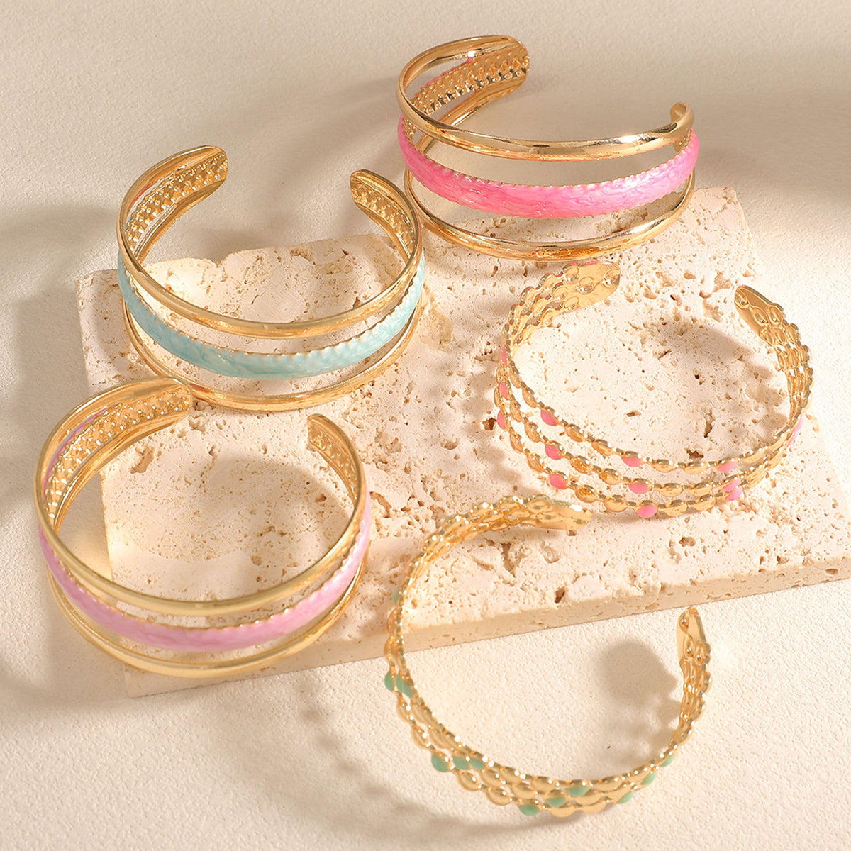 Geometric Hollow Color Light Luxury High-grade Drop Oil Opening Fashion Bracelet