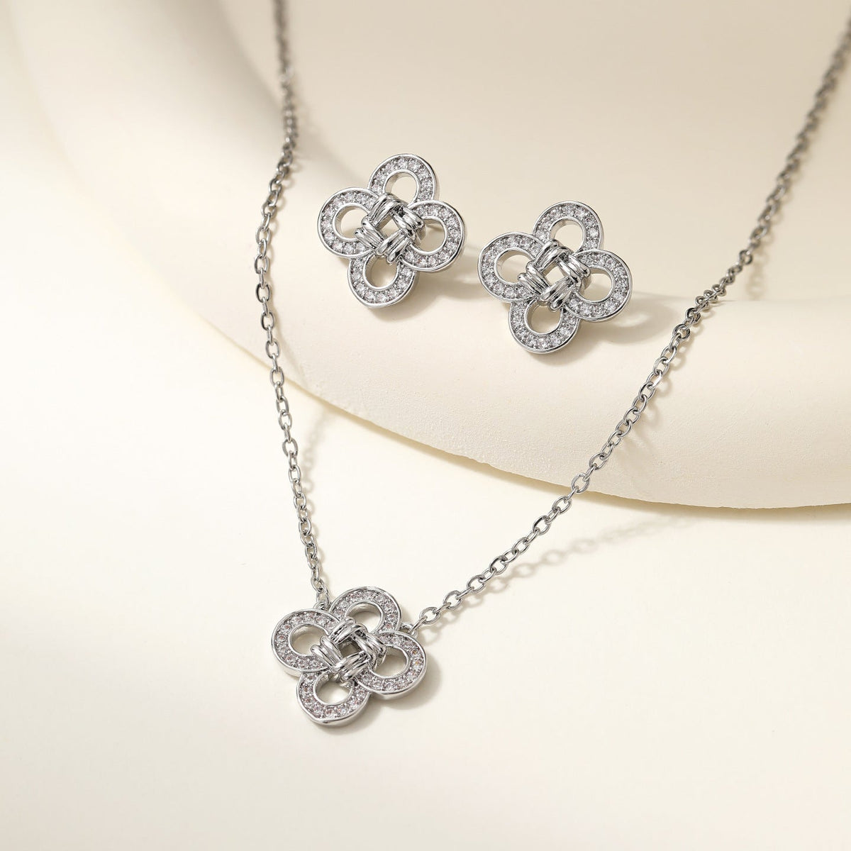 Women's Clover Diamond In The Debris Butterfly Necklaces