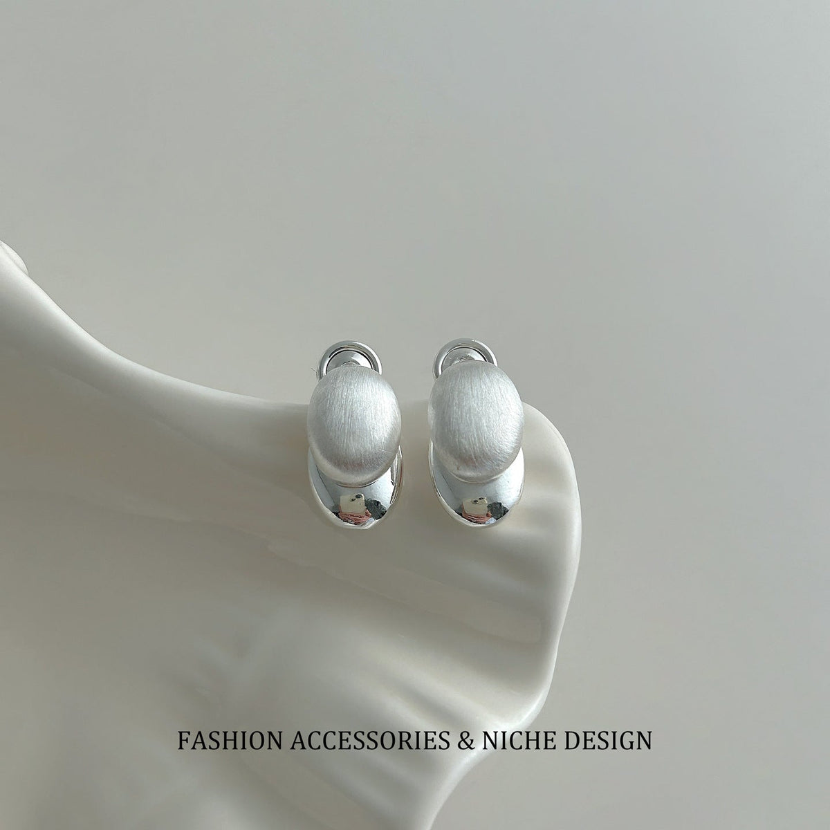 Metal Contrast Color Brushed Simple Elegant Two-way Light Luxury Minority Earrings