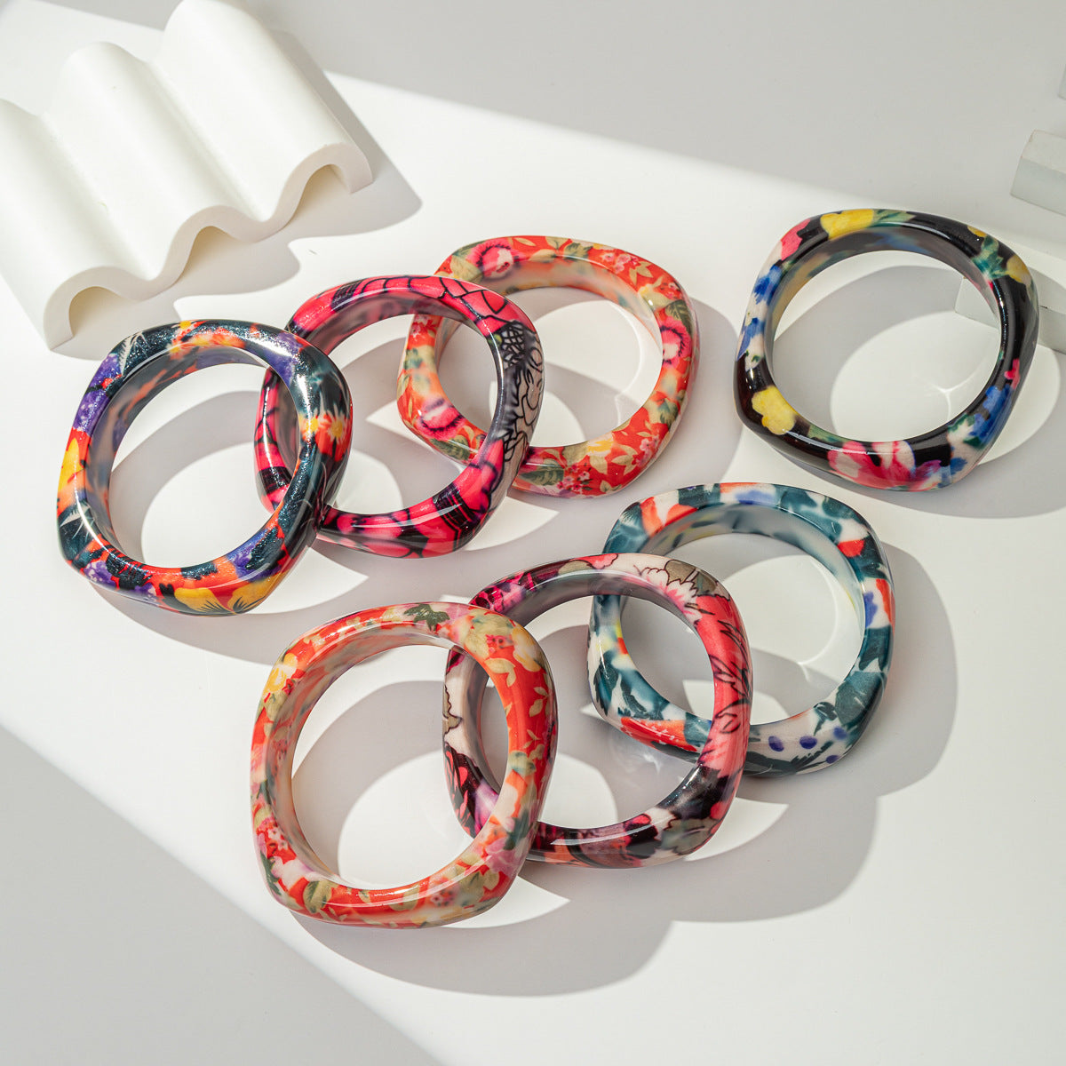 Women's Square Irregular Blooming Pattern Resin Personalized Fashionable Bracelets
