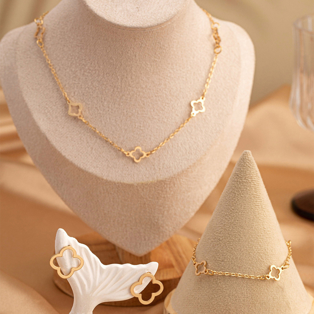 Clover Ear Three-piece Retro Style Fashionable Jewelry Set