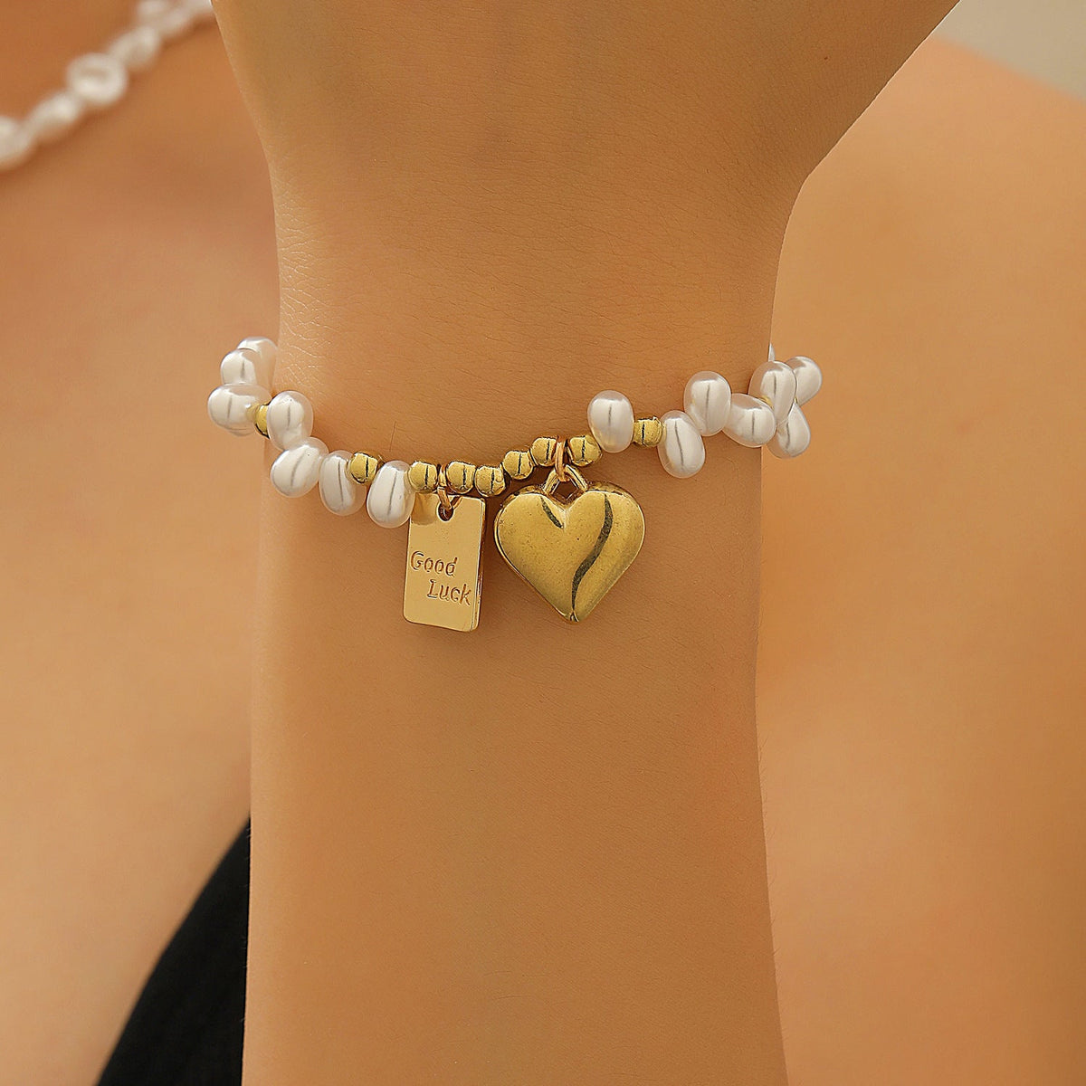 Pearl Female Style Creative Design V-shaped Jewelry Set