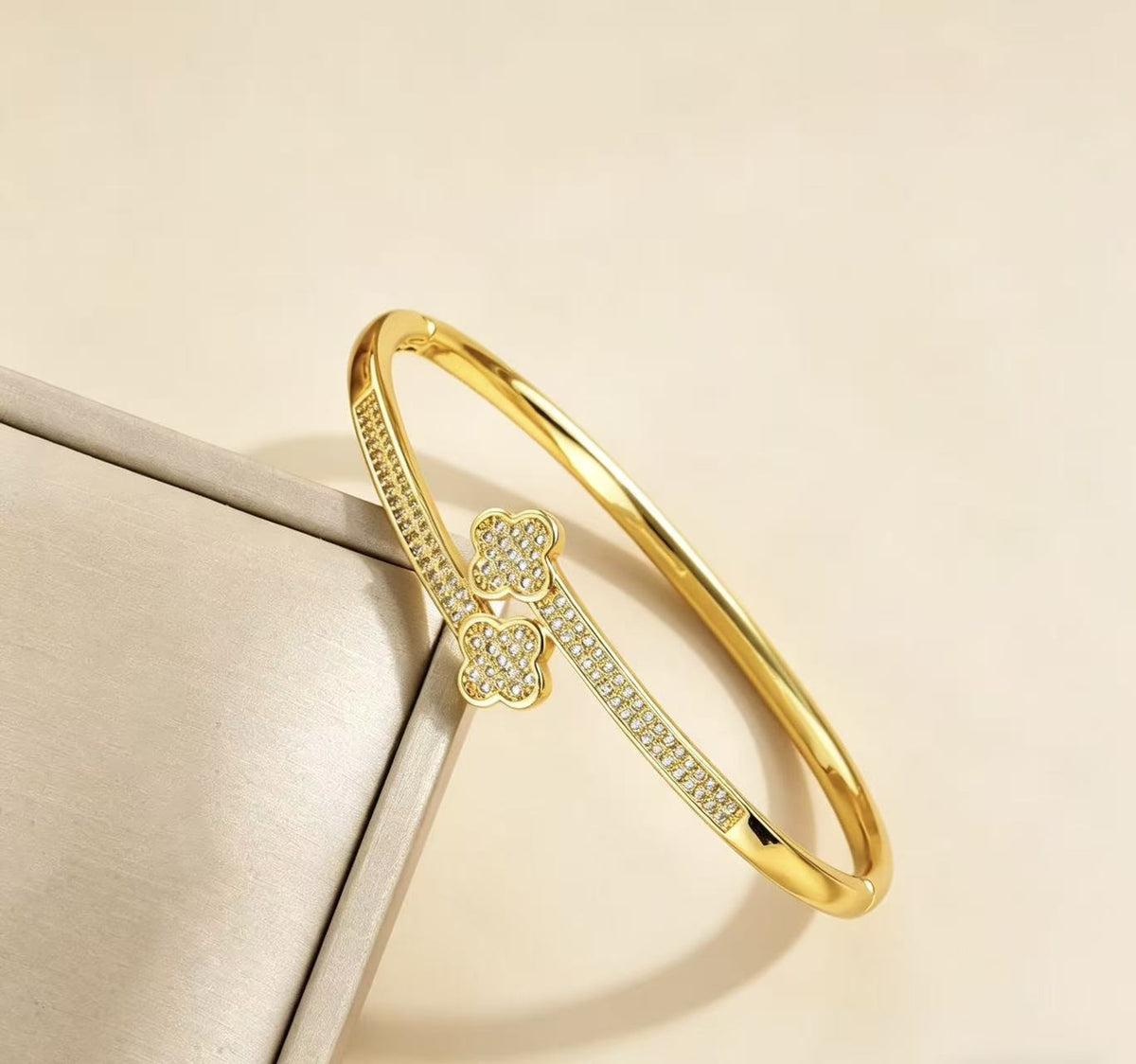 Women's Four-leaf Clover Diamond High-grade Gold-plated Light Luxury Joker Gift Bracelet