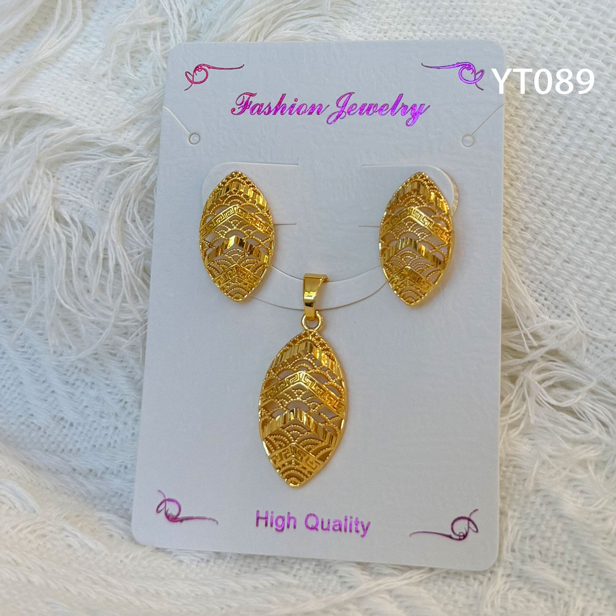 Niche Design Mild Luxury Retro Golden Versatile Jewelry Set