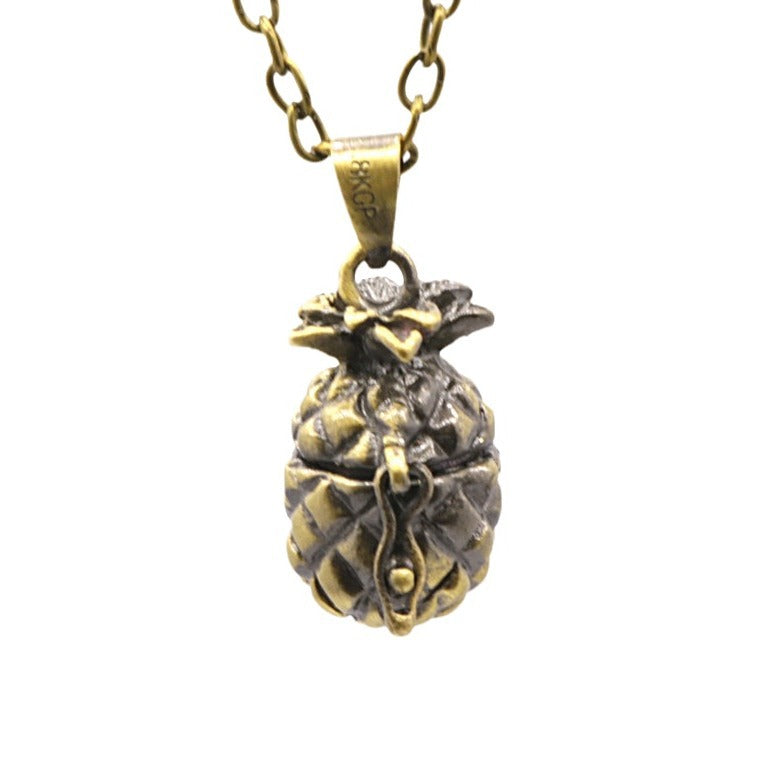 Women's Bronze Distressed Buckle Storage Commemorative Pendant