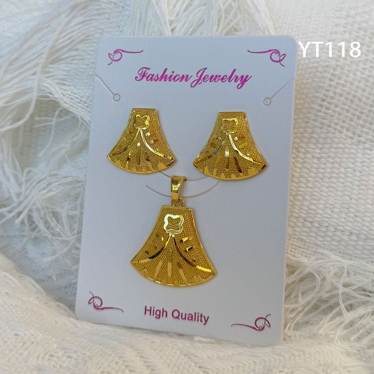 Niche Design Mild Luxury Retro Golden Versatile Jewelry Set