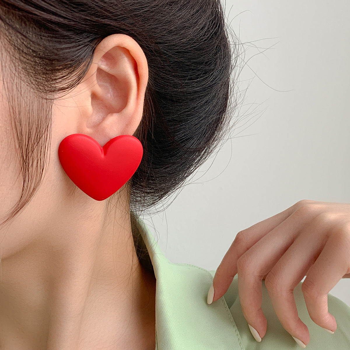Fashionable Heart-shaped Sier Pin Colorful Peach Earrings