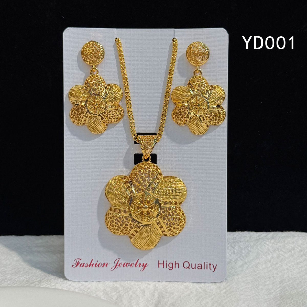 Retro Hollow Light Luxury Gold Love Plated Ethnic Jewelry Set
