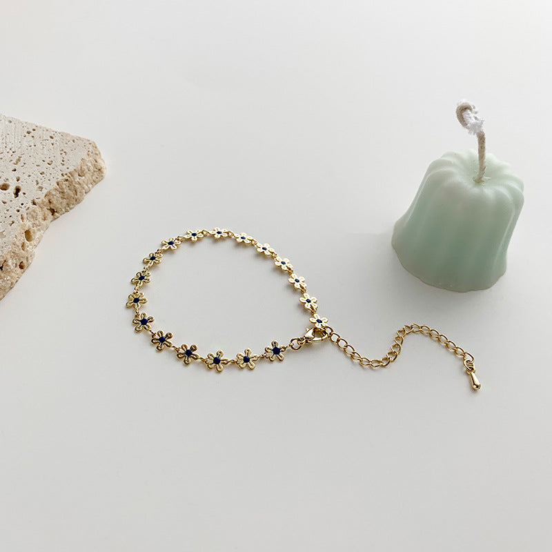 Women's Exquisite Small Flowers Style Design Light Luxury Bracelet