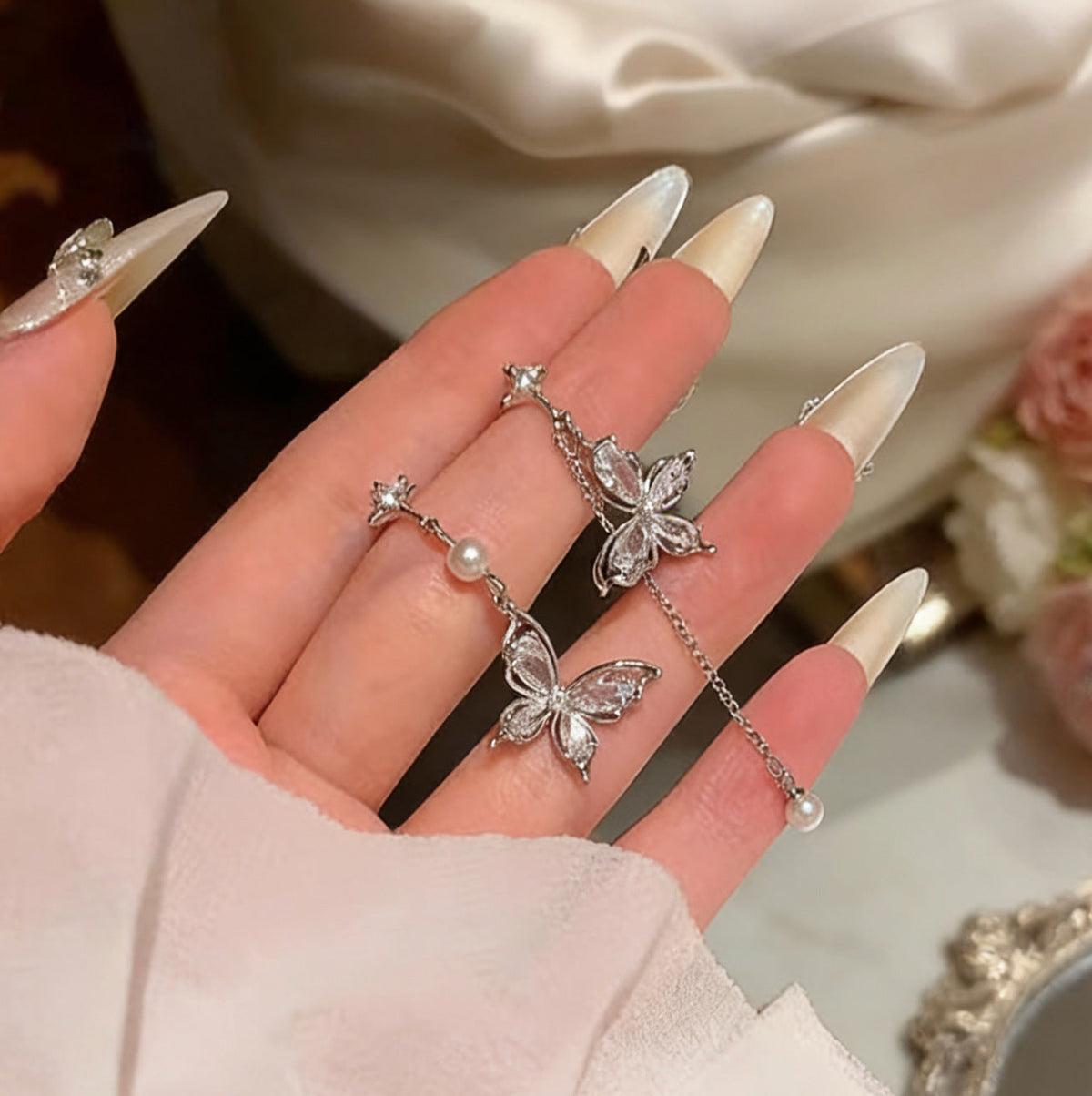 Women's Diamond Asymmetric Butterfly Temperament Entry Lux High-grade Tassel Niche Design Stud Earrings