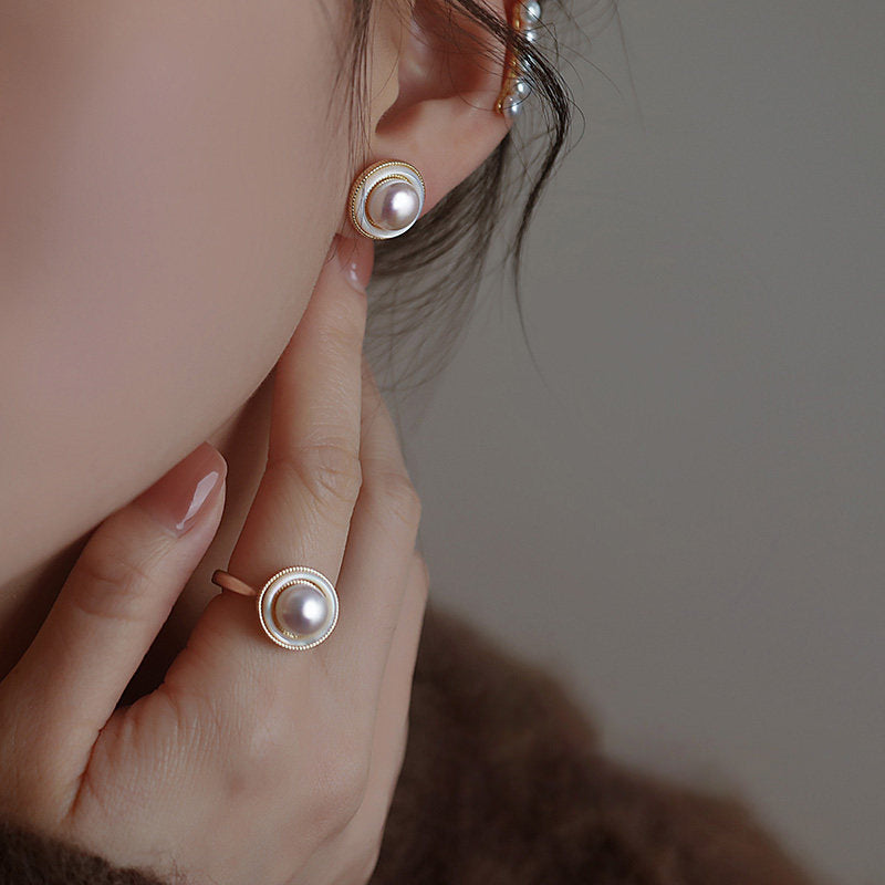 Women's Fresh Water Pearl High-grade Minority Fashion Design Simple Fritillary Earrings